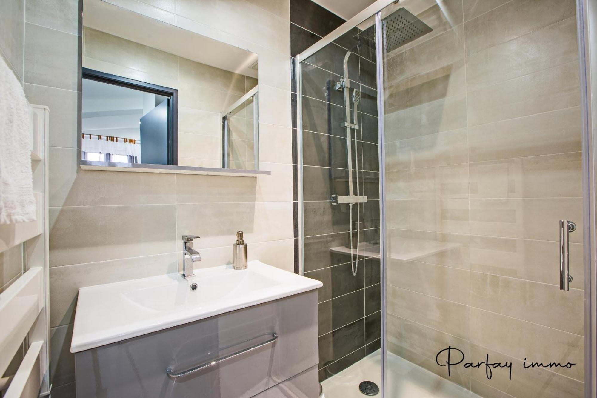 Apartment Agreable Et Moderne 2 Pieces ~ Confort Et Design *